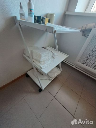 Тумба косметологическая на колесах
