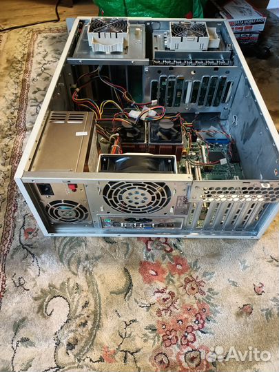 Корпус для сервера, сервер