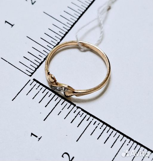 Золотое кольцо с фианитами 15,5 размер