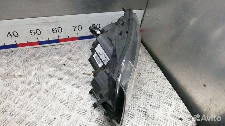 Фара Dacia Sandero (2012-2020)