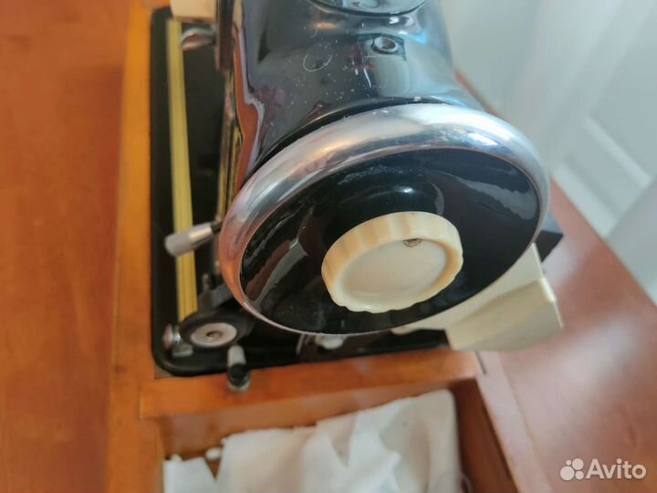 Швейная машинка LADA 233, чешского производства