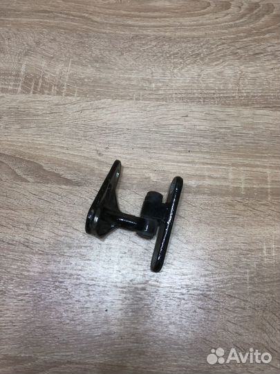 Петля двери передняя правая Мерседес W211