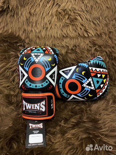 Боксерские перчатки Twins