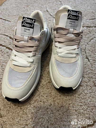 Кроссовки женские новые 39