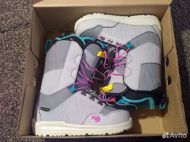 Ботинки для сноуборда женские новые
