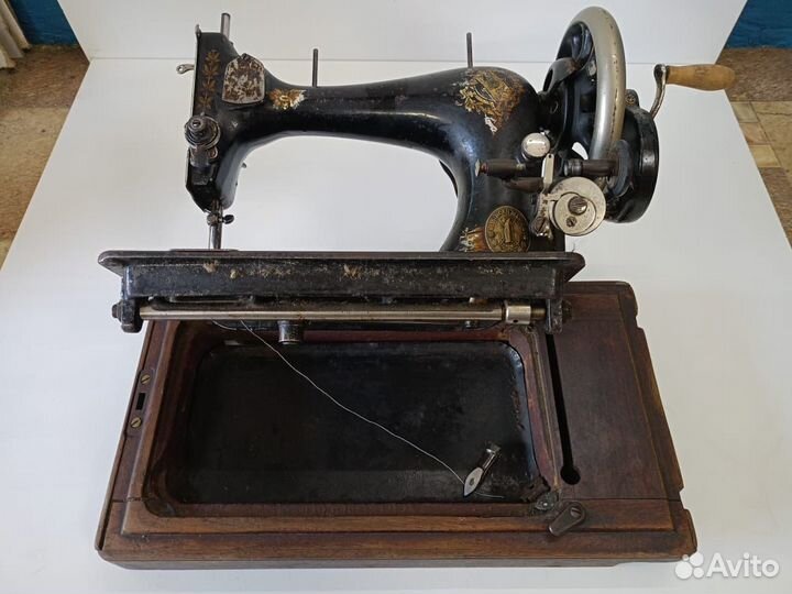 Швейная машинка Zinger