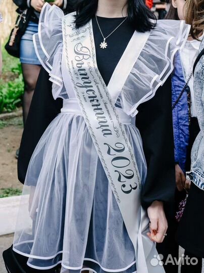 Белый школьный фартук