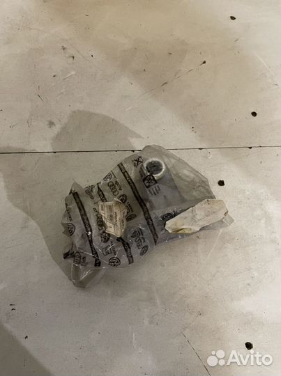 Кронштейн переднего бампера Audi A6 1995-1997