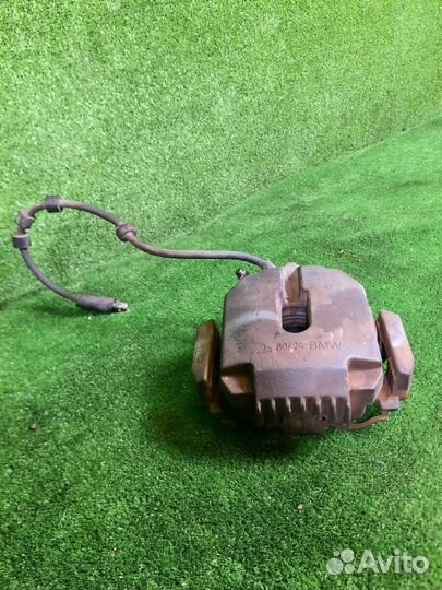 Суппорт тормозной передний левый Bmw 525I Touring