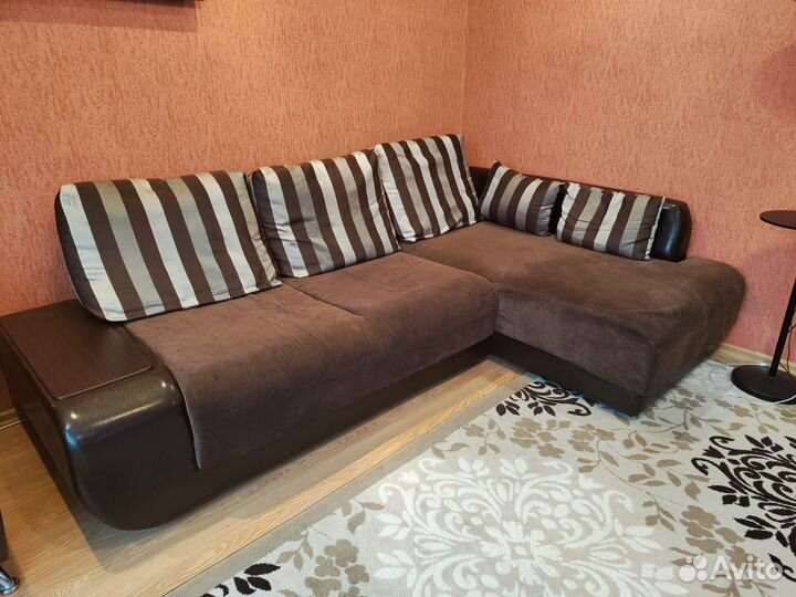 Кожаный угловой диван бу