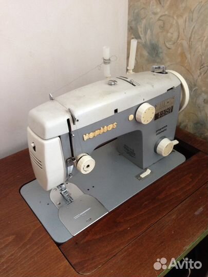 Швейная машина Veritas 8014/35 с тумбой
