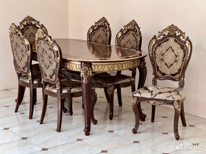 Кухонный стол и стулья