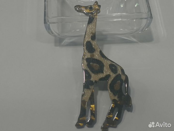 Брошь пластик жираф