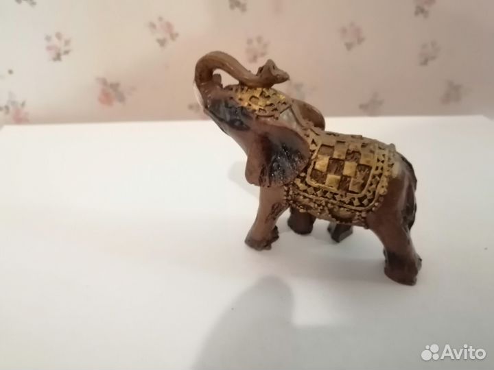 Фигурка слона