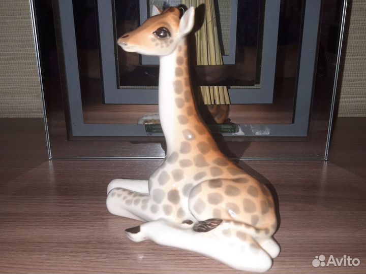 Фарфоровая статуэтка 