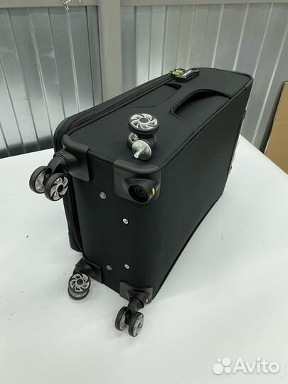 Чемодан тканевый на колесах маленький