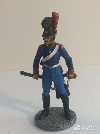 Настольная фигурка