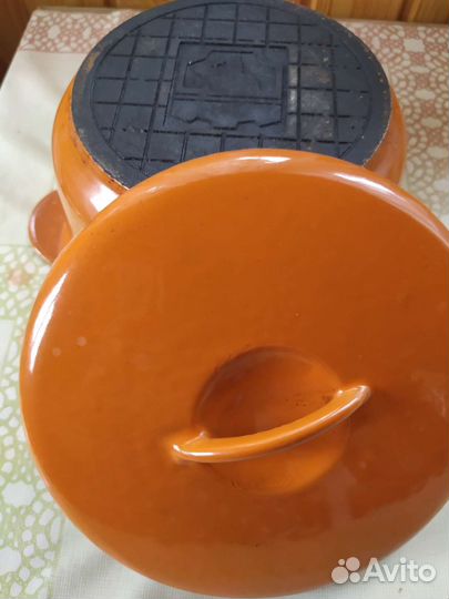 Кастрюля чугунная эмалированная СССР