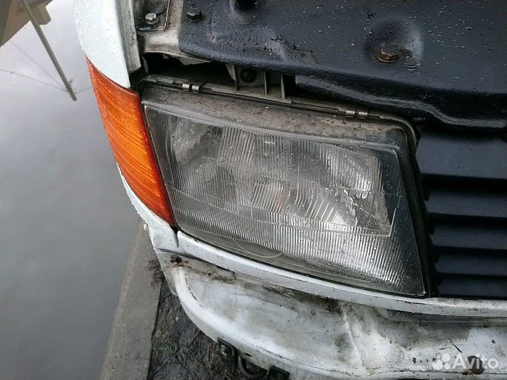 Правая фара на Мерседес Вито 1999 г.в
