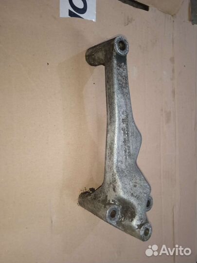 Кронштейн Mercedes w123 мерседес 123