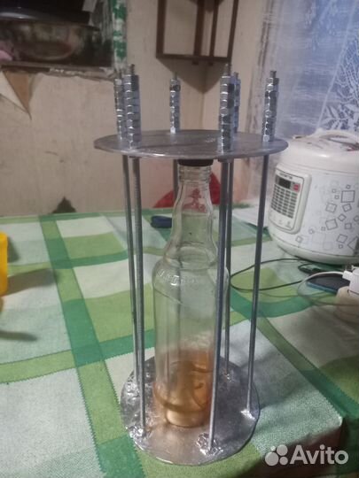 Клетка для бутылки с гайками