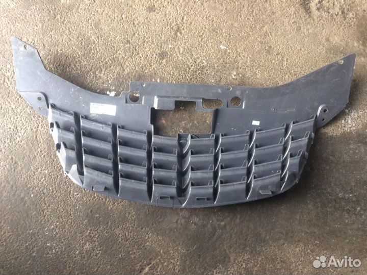 Решетка радиатора передняя Chrysler Sebring