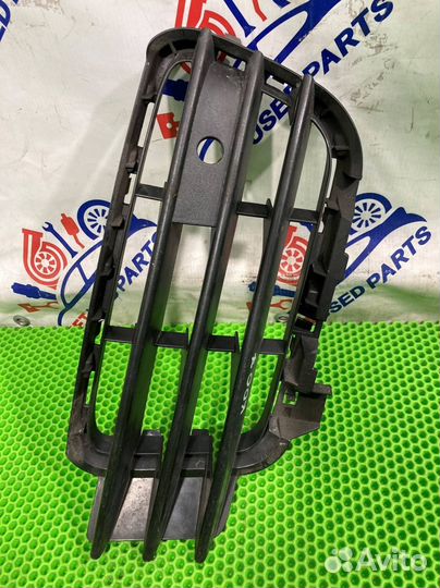 Решетка бампера передняя правая Volkswagen Touareg