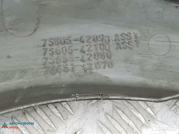 Накладка декоративная Toyota RAV4 2 (XA20) 2003