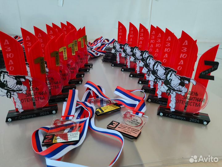 Изготовление медалей и кубков/гравировка подарков