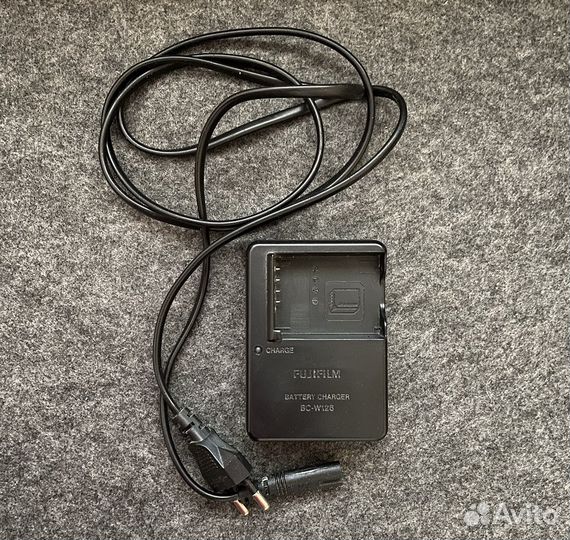 Оригинальное зарядное устройство Fujifilm BC-W126