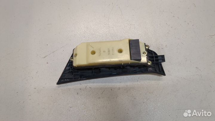 Кнопка стеклоподъемника правая передняя Lexus RX, 2002