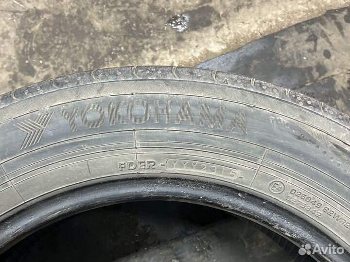 Yokohama BluEarth AE01 215/60 R17 96H