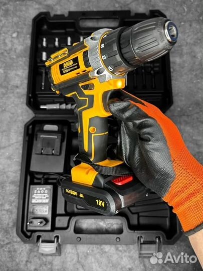 Шуруповерт dewalt 18v. Новый