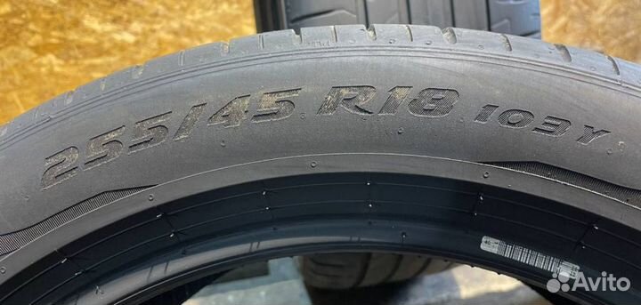 Pirelli P Zero PZ4 255/45 R18