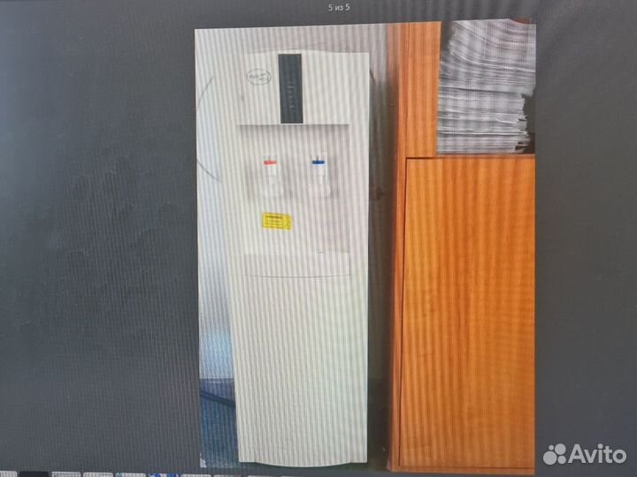 Кулер для воды напольный