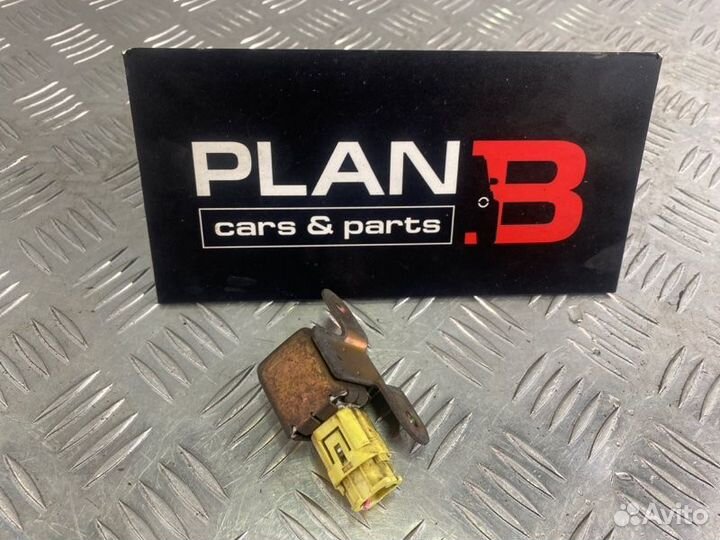 Датчик подушки безопасности передний левый Suzuki