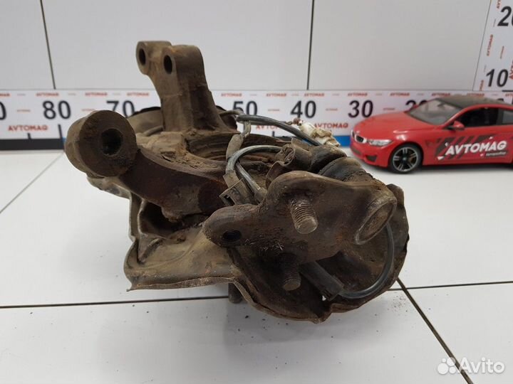 Кулак поворотный передний левый (Toyota Avensis)