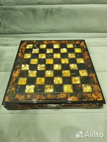 Шахматы из янтаря