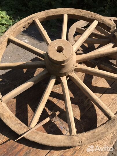 Деревянные колеса от телеги