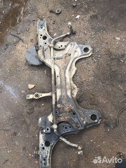 Шкода октавия тур передний подрамник с рычагами