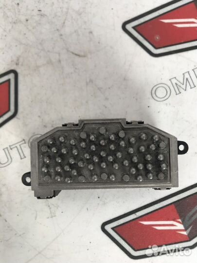 Резистор вентилятора отопителя Шкода Октавия А5