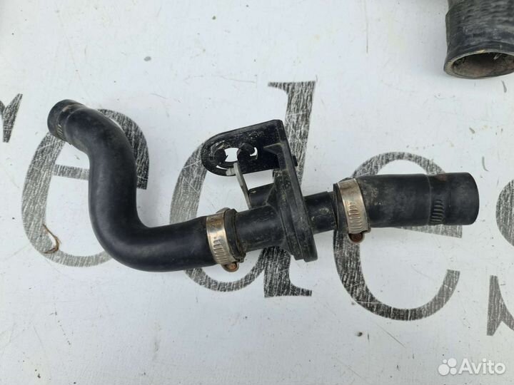 Патрубок радиатора нижний Mercedes W201 M102