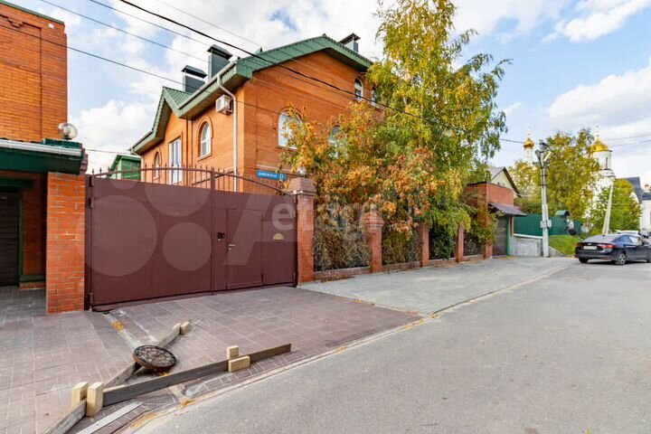 Дом 450 м² на участке 12 сот.