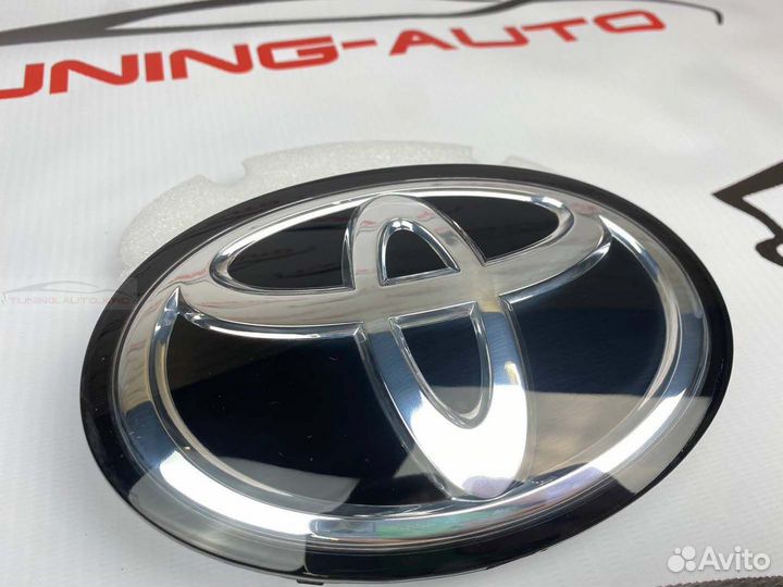 Эмблема в решетку Toyota Camry 40 F7180