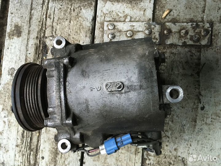 Компрессор кондиционера Mitsubishi мазда