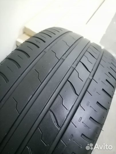 Royal Black Royal Performance 225/40 R18