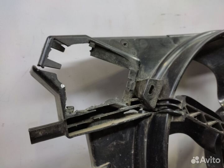 Диффузор радиатора Renault Duster 2010