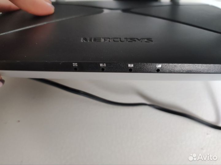 Wifi роутер на 100 MB/S + наушник с чехлом