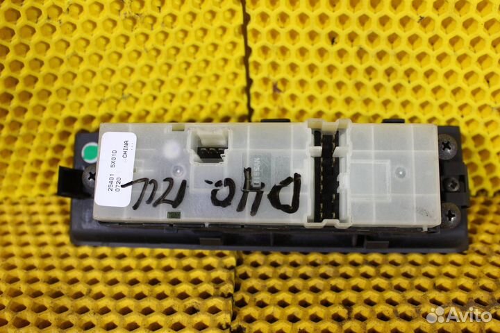 Блок управления стеклоподъемниками Nissan Navara D