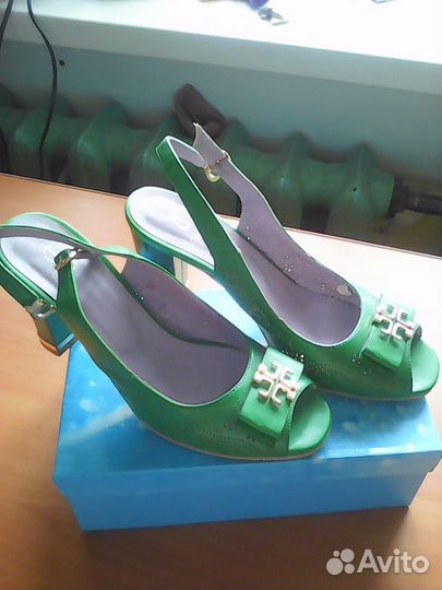 Продаются босоножки